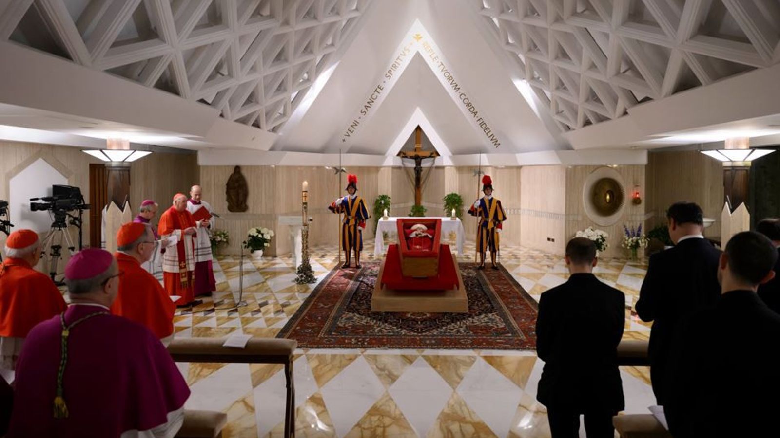 Ang mga huling ginawa ni Santo Papa Francis bago siya namatay isiniwalat ng kanyang doktor.